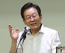 '번아웃' 직전 이재명은 하루 쉬고..박용진·강훈식, 단일화 놓고 '옥신각신'