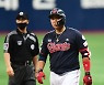 한동희 '첫 타석부터 병살타라니' [MK포토]