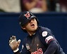 신용수 '홈스틸 성공' [MK포토]