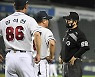 김태형 감독 '판정 항의' [MK포토]