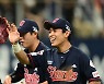 '펄펄 난' 황성빈 '싱글벙글 승리요정' [MK포토]