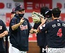 서튼 감독 '이호연, 마지막 호수비 끝내줬어' [MK포토]