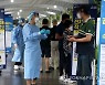 [속보] 오후 9시 12만4857명 확진, 전주 1.15배..어제보다 6661명↓