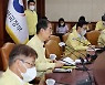 韓총리 "코로나19 고위험군, 방문예약으로 우선 검사·진료"