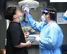 [속보] 코로나 확진자 12만8714명..사망자 이틀 연속 60명 육박