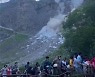 백두산 산사태에 관광객들 혼비백산..희뿌연 연기내며 순식간에 우르르