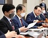 尹, 'MB 등 정치인 사면' 접었다.. 낮은 지지율·부정 여론 의식
