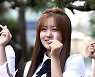 [포토] 첫사랑 유나, '깜찍 하트 발사~'