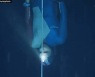 [영상]수심 120m 3분34초 무호흡 잠수..자신의 세계신기록 깨