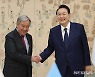 尹-구테흐스 유엔총장 "북핵·미사일, 세계 평화에 큰 도전"(종합2보)