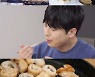 이찬원 "양파 썰다 베인 손가락, 지금도 감각 없다" 고백 (편스토랑)