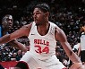 시카고와 투웨이 계약 맺은 유망주, 심각한 무릎 부상 우려된다[NBA]