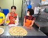'6시 내고향' 안성훈, 전통시장 응원단장 맹활약