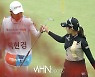박현경-박세수 '버디 성공하며 기분 좋은 파이팅'[포토]