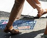 "꽉 막힌 배수구가 홍수를 부릅니다" 강남 도로 위 담배꽁초 빗물받이의 정체는