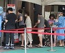 코로나 신규확진 12만4592명..위중증 469명·사망 67명으로 늘어