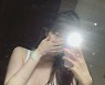 현아, 속옷만 입고 과감한 셀카..♥던과 커플 타투도 추가