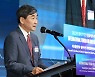 축사하는 이종걸 민족화해협력범국민협의회 대표상임의장