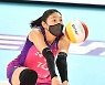 흥국생명, 코로나19 대거 확진에도 기업은행에 승리..김연경 18득점