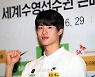 '수영 천재' 황선우, 한국 기록 보유자 꺾고 접영 100m 1위