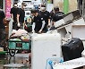 [집중호우] 다시 시작된 강우 속 경기남부 피해 복구 '구슬땀'