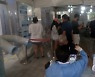오후 9시까지 전국 11만6030명 확진, 어제보다 3042명↓