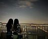 한국서 제일 높은 123층 옥상서 하룻밤.."친구랑 여름 밤하늘 실컷 봐서 좋았죠"