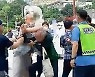 승려들 강남 한복판 집단폭행..오물 붓고 머리 찍어내렸다