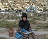 "마른 빵 조차 없다"..탈레반 집권 1년, 악몽의 아프간