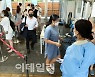 광복절, 오후 9시 전국서 8만 1663명 코로나19 확진