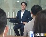 "이준석, 너저분하고 섹스스캔들로 당원권 정지 받은 걸 모르는 듯?"