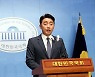 강훈식, 민주당 당대표 후보 사퇴..이재명·박용진 2파전으로