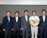 김영록 지사, 전폭 지원한 '한산' 제작진과 무대 인사