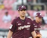 FA 대박의 꿈이 이렇게 날아가나..61세 선발듀오를 어떻게 봐야 하나