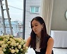 고소영, 청치마가 너무 짧아서 난감..♥장동건이 가려줄 노출