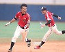[포토S] 전주고 홍승원, '물 맞기 싫어~'