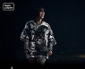 빌리 아일리시, 광복절 고척돔 달군 태극기..2만명 열광한 'Z세대 아이콘'[종합]