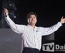 [TD포토] 김호중 '빗 속의 트바로티'