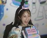 '44세' 안혜경, 생일 케이크 앞 숨길 수 없는 아이 미소 "요즘 이렇게 한다며"