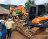 수해복구 현장 찾은 부여군수