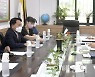 [포토] 교육현안 청취하는 이성헌 서대문구청장