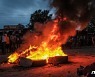 타이어 불 태우며 대선 불복 시위하는 케냐 시민