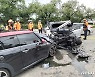 청주서 소형 SUV·승용차 충돌..2명 부상