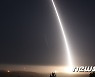 美, ICBM 미니트맨 발사 시험 수행.."핵전력 준비태세 및 억지력 보여줘"(상보)