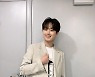 이찬원, 아이보리 슈트 입은 'MC 찬또'..댄디함에 청량美까지
