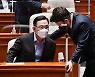 與, 의총서 권성동 재신임..尹 측근 주기환 '주호영 비대위' 합류