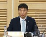 이복현 원장 "대규모 외환송금 관련 다른 금융기관도 검사 착수"