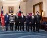 중국, 주미 대만 대표 등 7명 무더기 제재.."펠로시 대만행 책임"