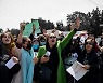 탈레반 집권 1년.. "빵,일,자유"를 외치는 아프간 여성들[플랫]