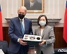 "통일의 최대 장애물"..中 대만 인사 7명 추가 제재, 총통은 아직